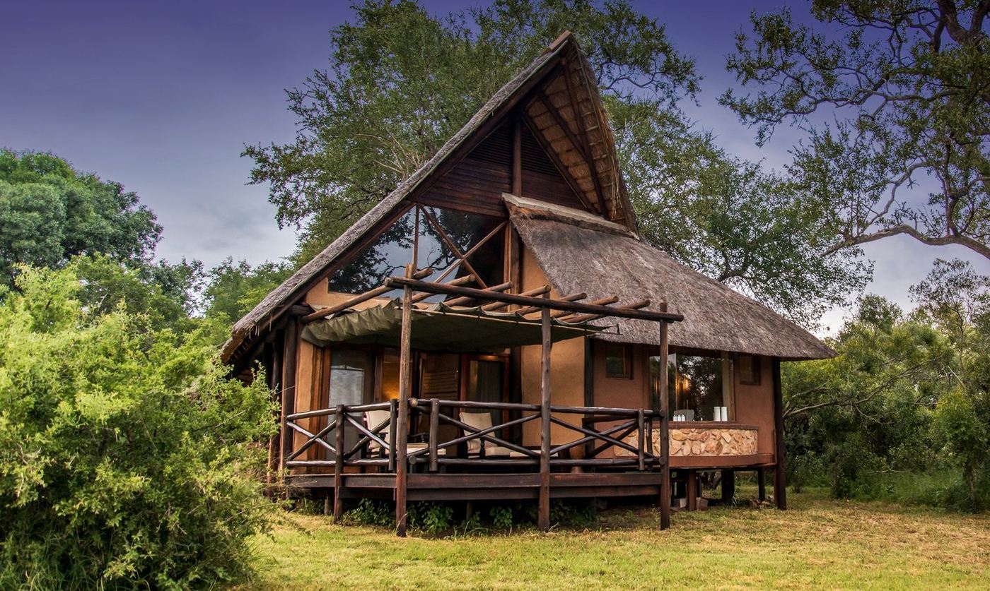 Lukimbi Safari Lodge thatched suite on stilts among the trees in Kruger