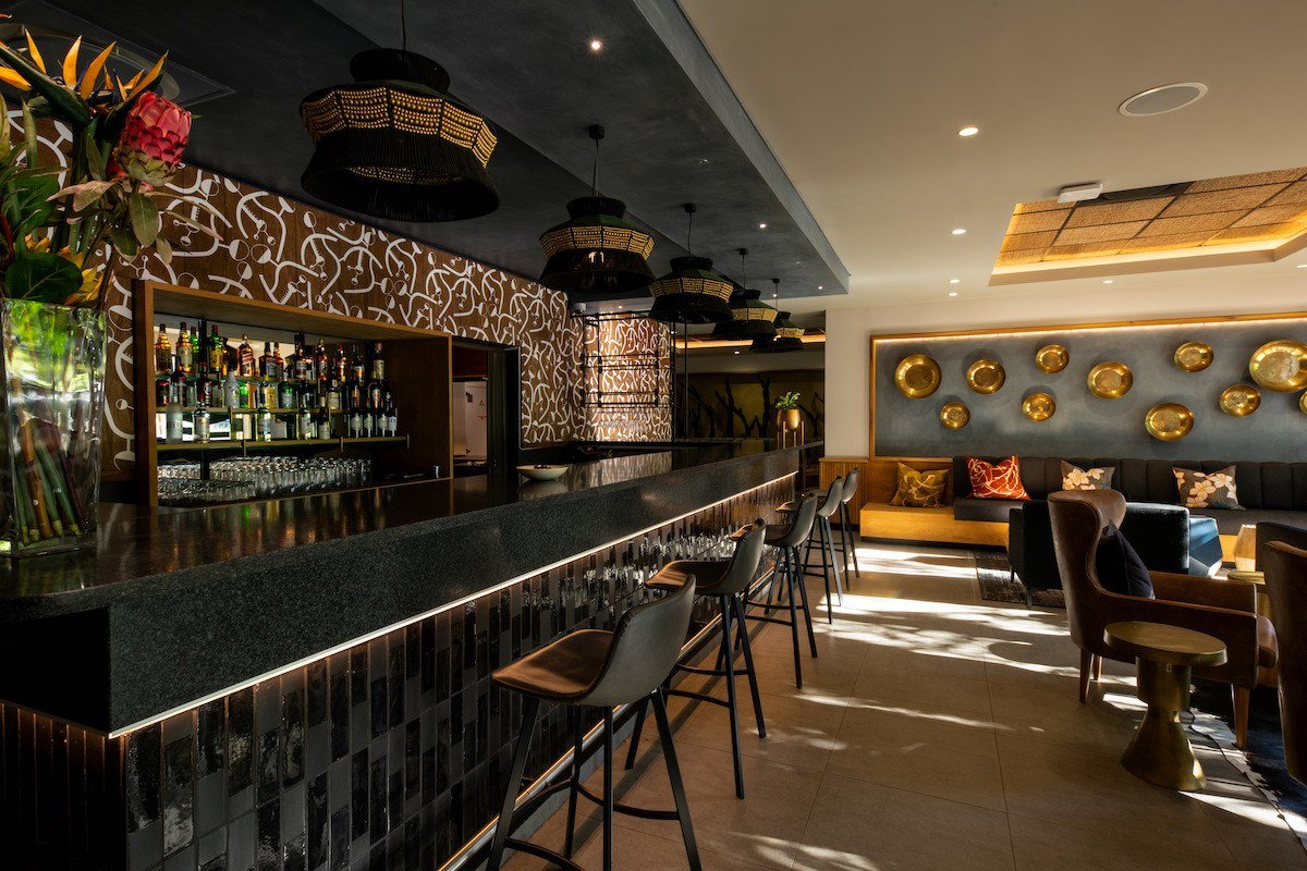 Lounge bar with gold accent lighting at Skukuza Safari Lodge